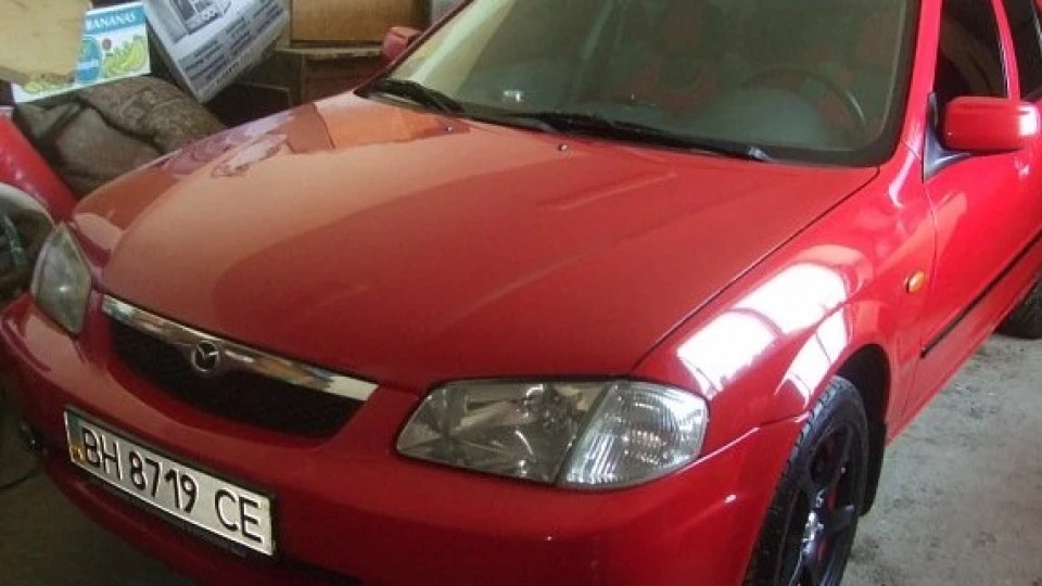 Mazda 323 2