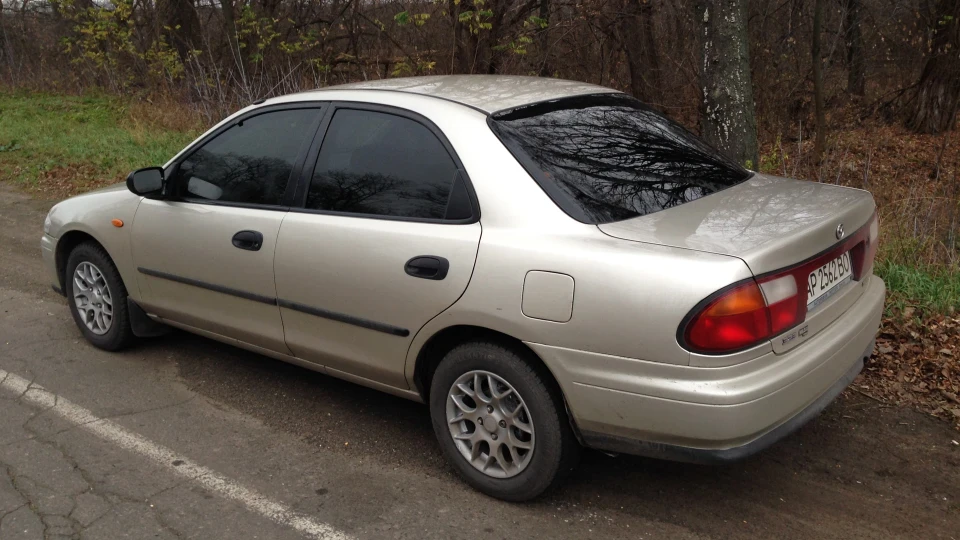 Mazda 323 2