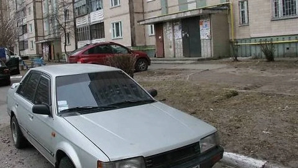 Mazda 323 2