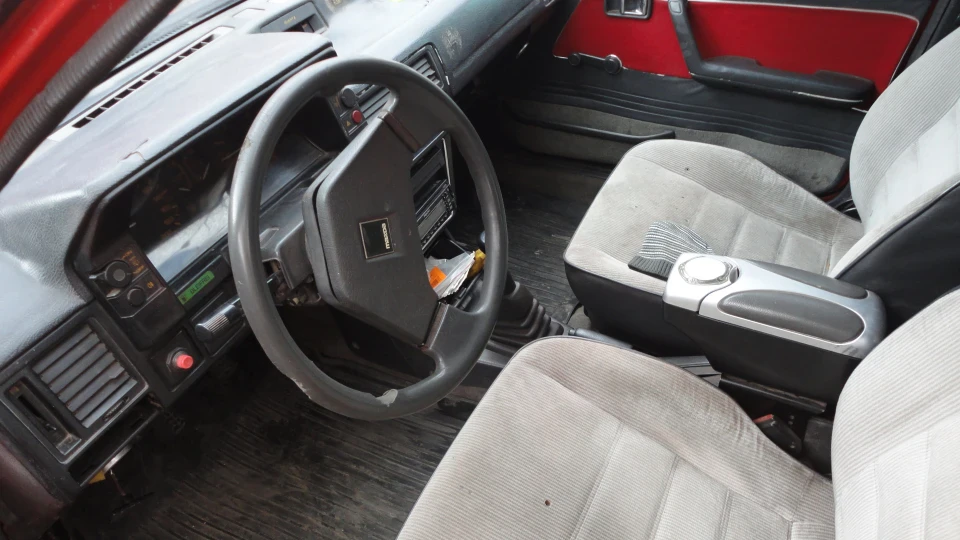 Mazda 323 2