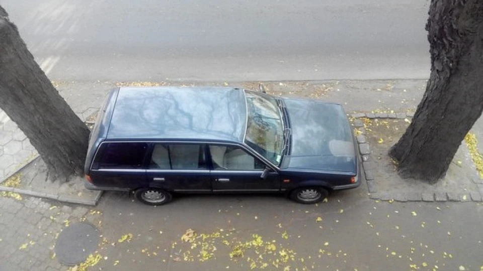 Mazda 323 2