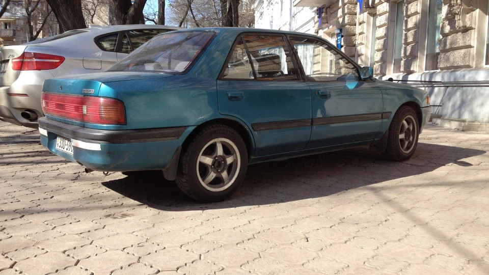 Mazda 323 2