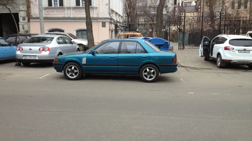 Mazda 323 3