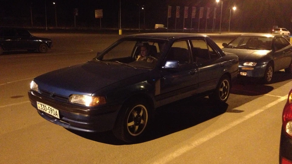 Mazda 323 4