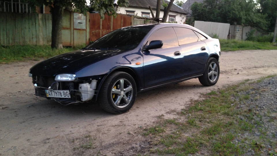 Mazda 323 2