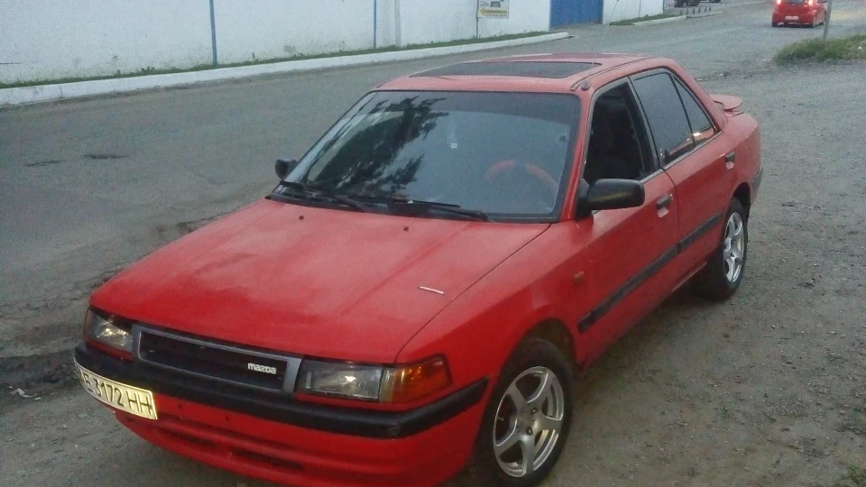 Mazda 323 2