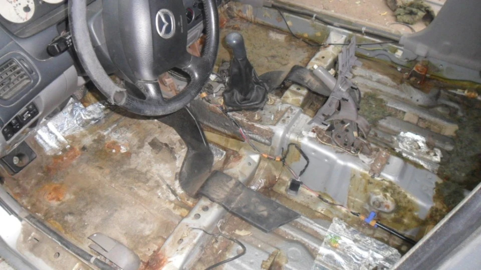 Mazda 323 2
