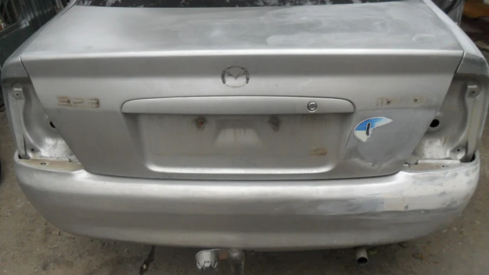 Mazda 323 4