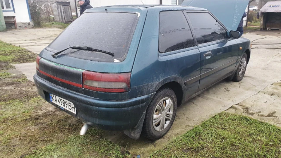 Mazda 323 2