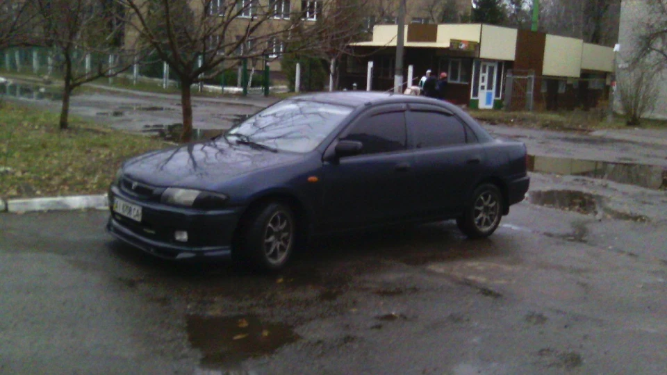 Mazda 323 2