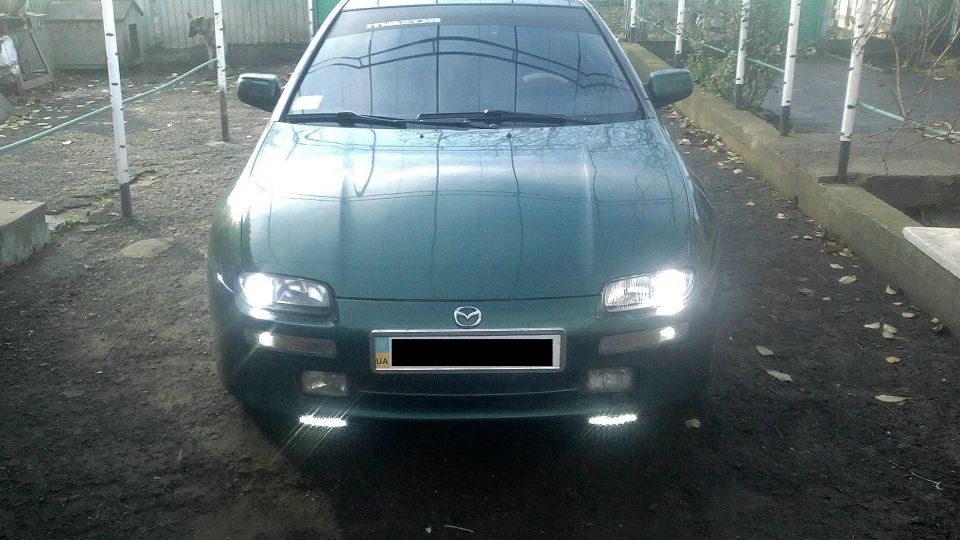 Mazda 323 2