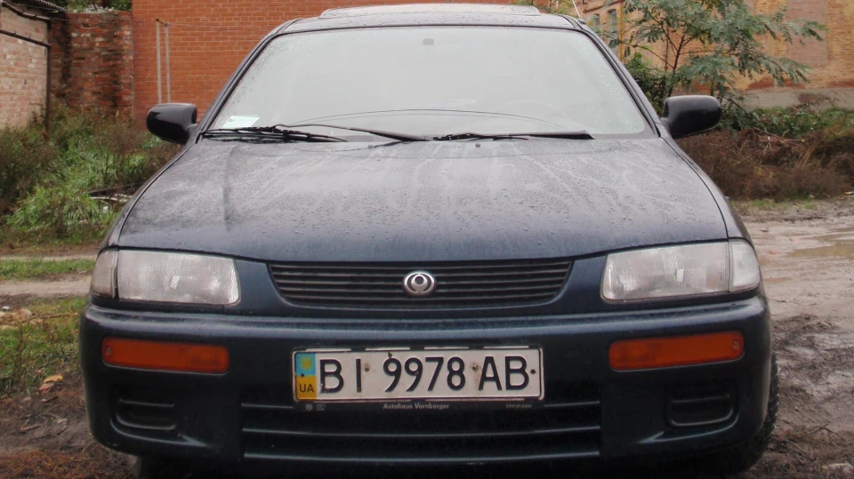 Mazda 323 2
