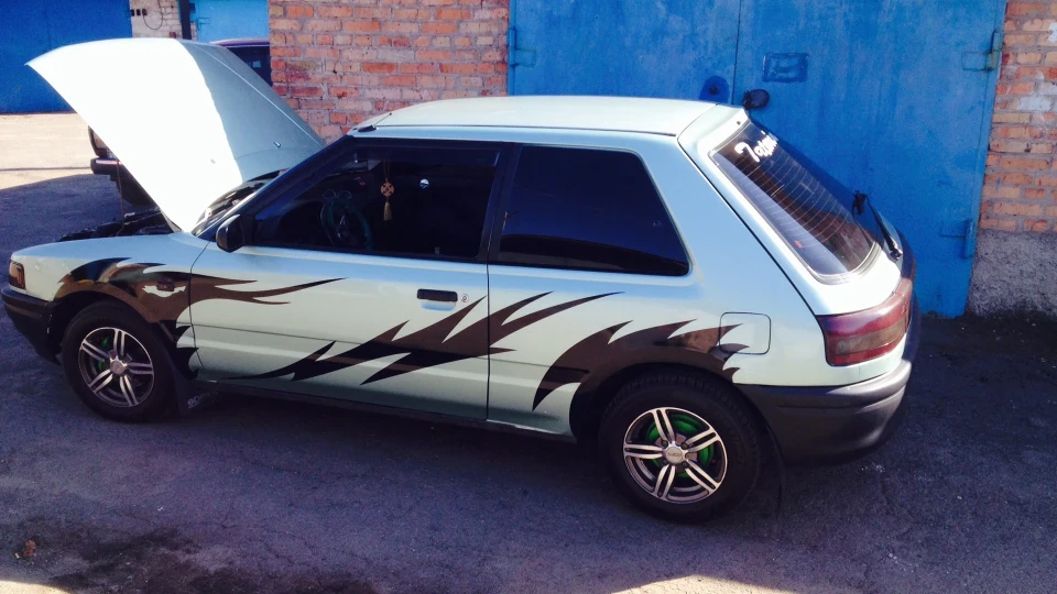 Mazda 323 4