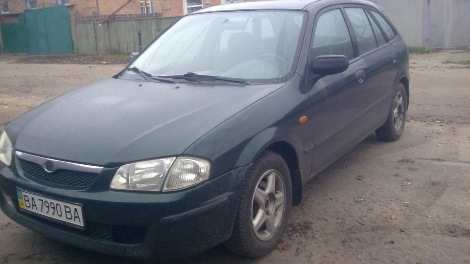 Mazda 323 2