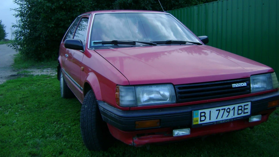 Mazda 323 2