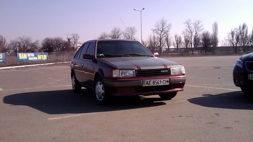 Mazda 323 2