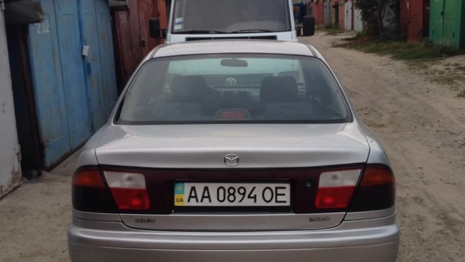 Mazda 323 2