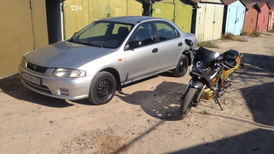 Mazda 323 4