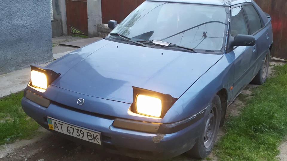 Mazda 323