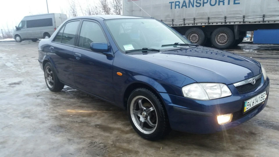 Mazda 323 2