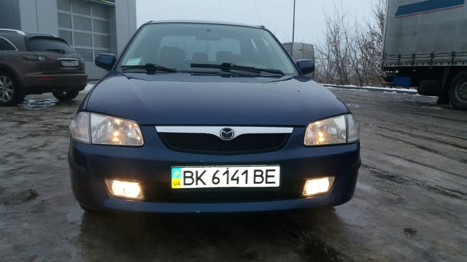 Mazda 323 4