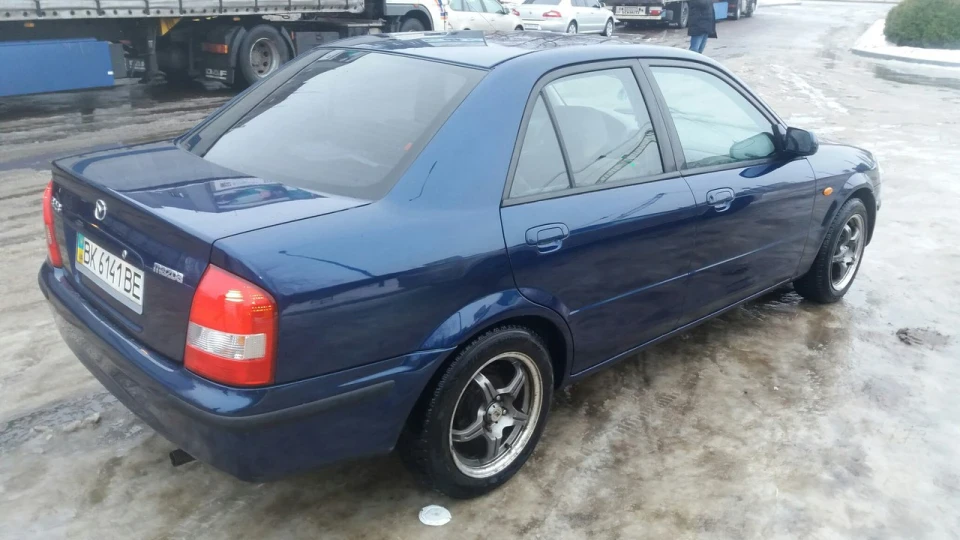 Mazda 323 5