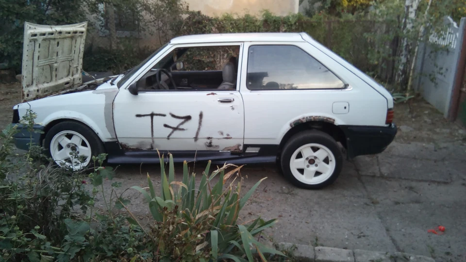 Mazda 323 2