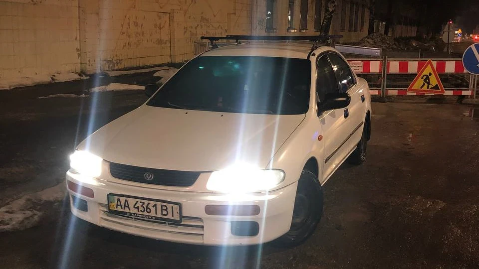 Mazda 323 2