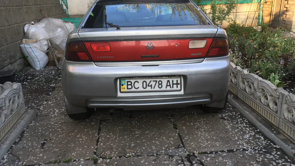 Mazda 323 2