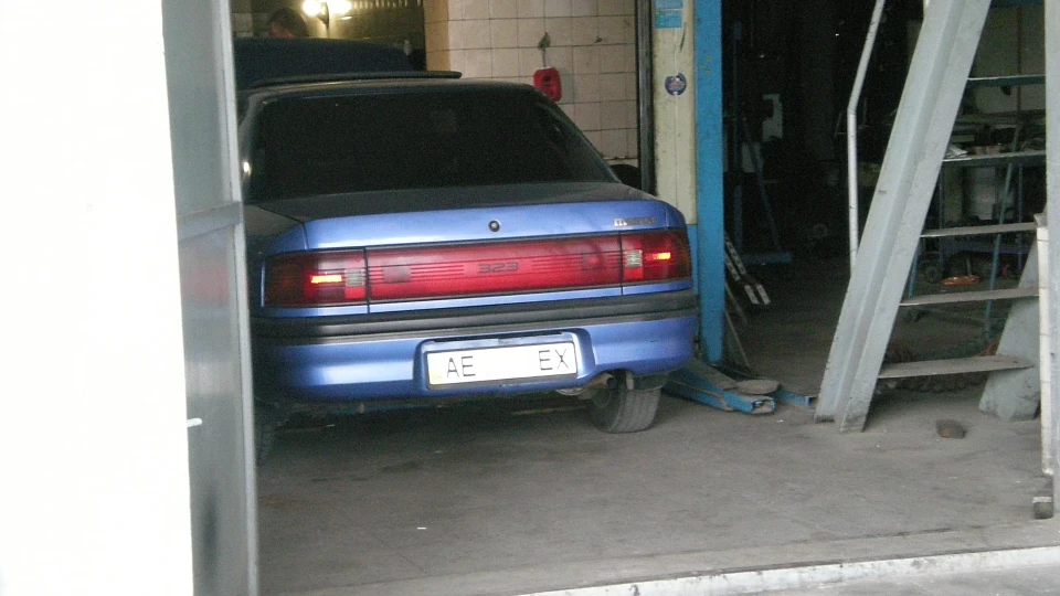 Mazda 323 4