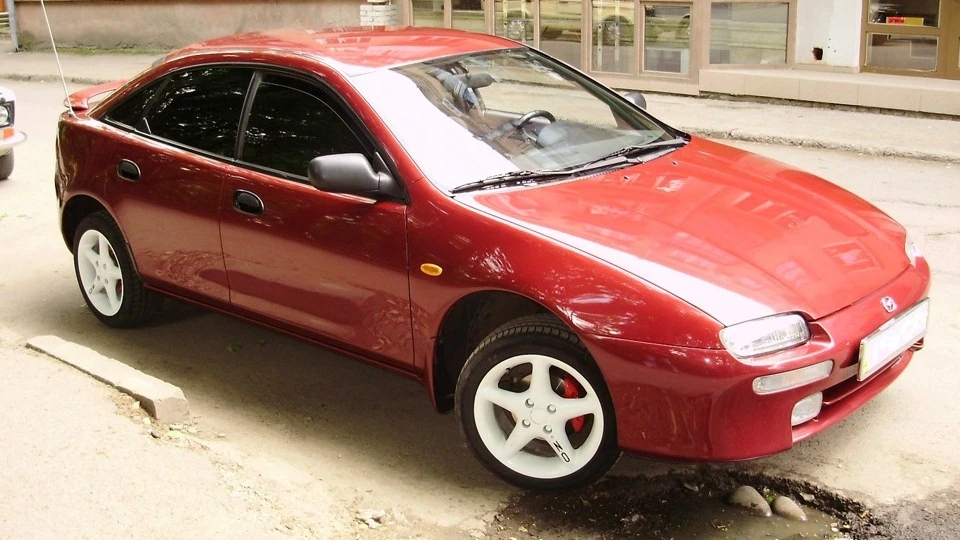 Mazda 323 2