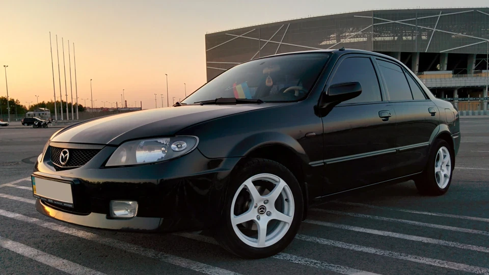Mazda 323 2