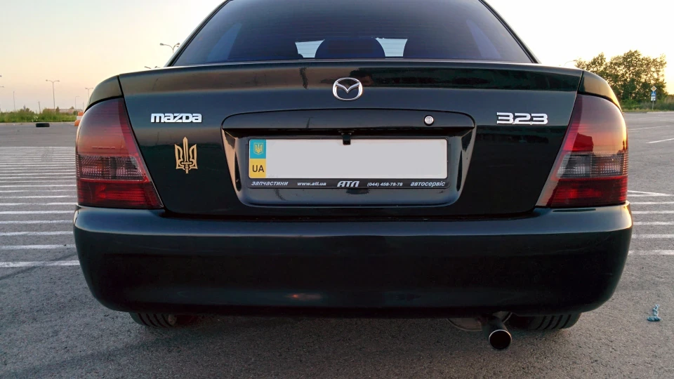 Mazda 323 4