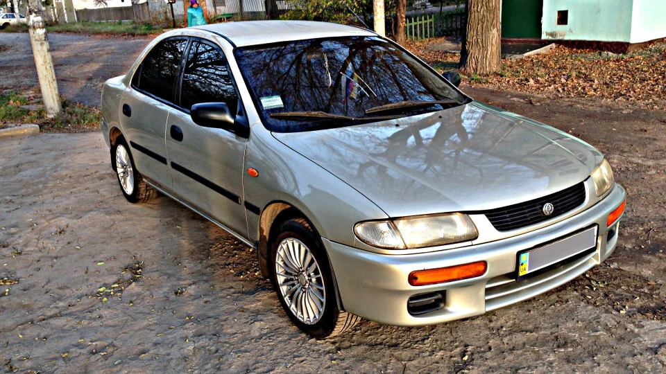 Mazda 323