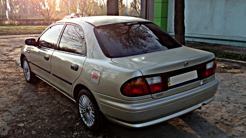 Mazda 323 2