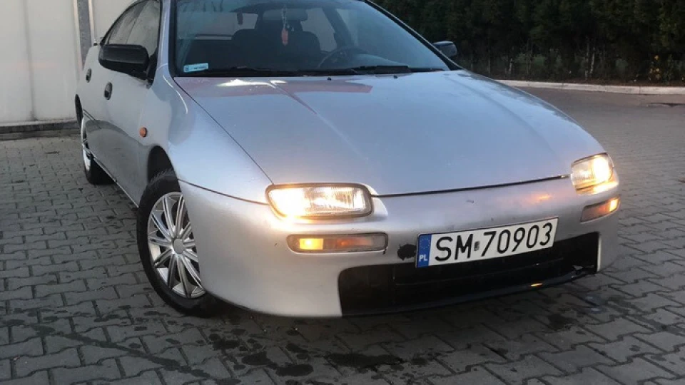 Mazda 323 2
