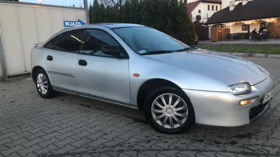 Mazda 323 4