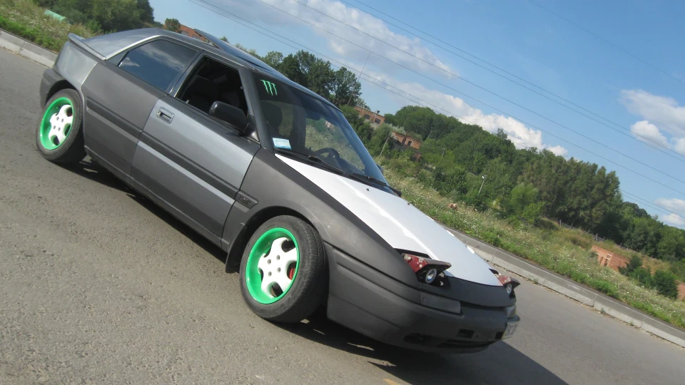 Mazda 323 2