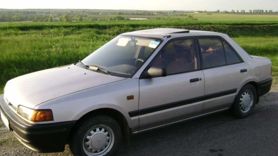 Mazda 323