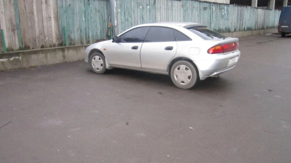 Mazda 323 2
