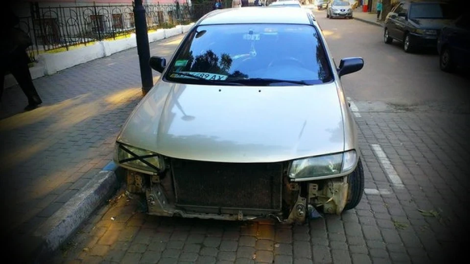 Mazda 323