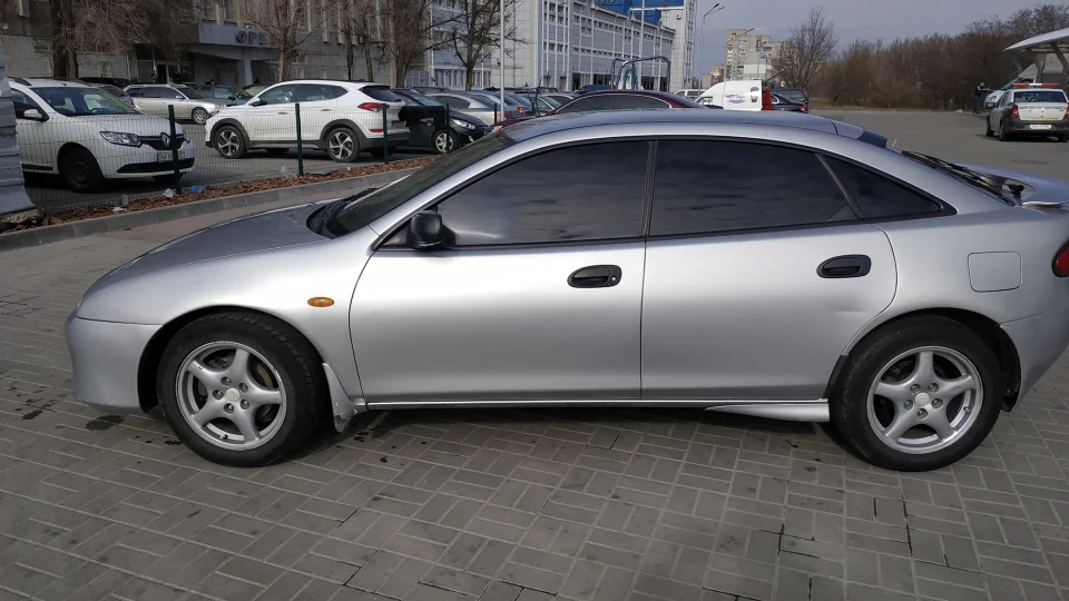 Mazda 323 2