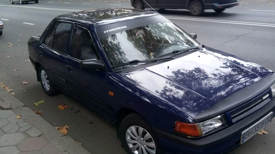Mazda 323 2