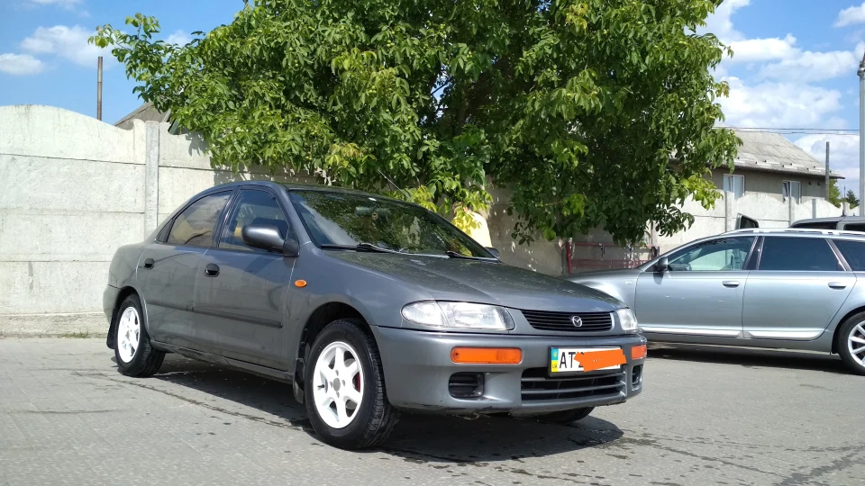 Mazda 323 3