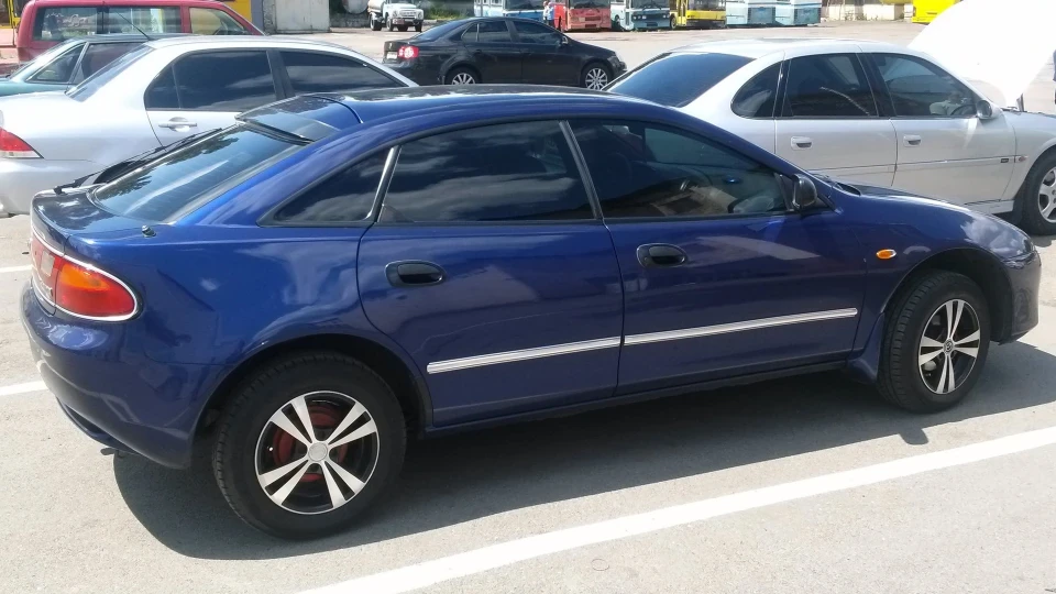 Mazda 323 2