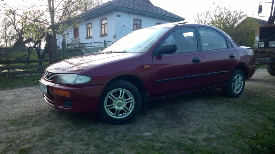 Mazda 323 2