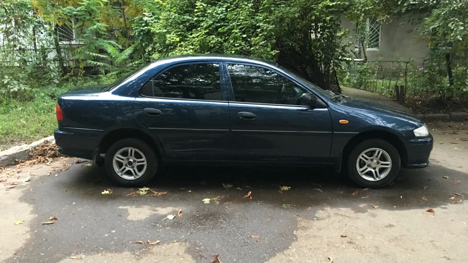 Mazda 323 4