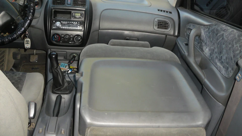 Mazda 323 2
