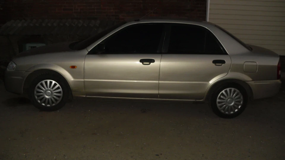 Mazda 323 4
