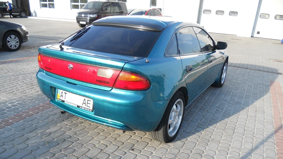 Mazda 323 2